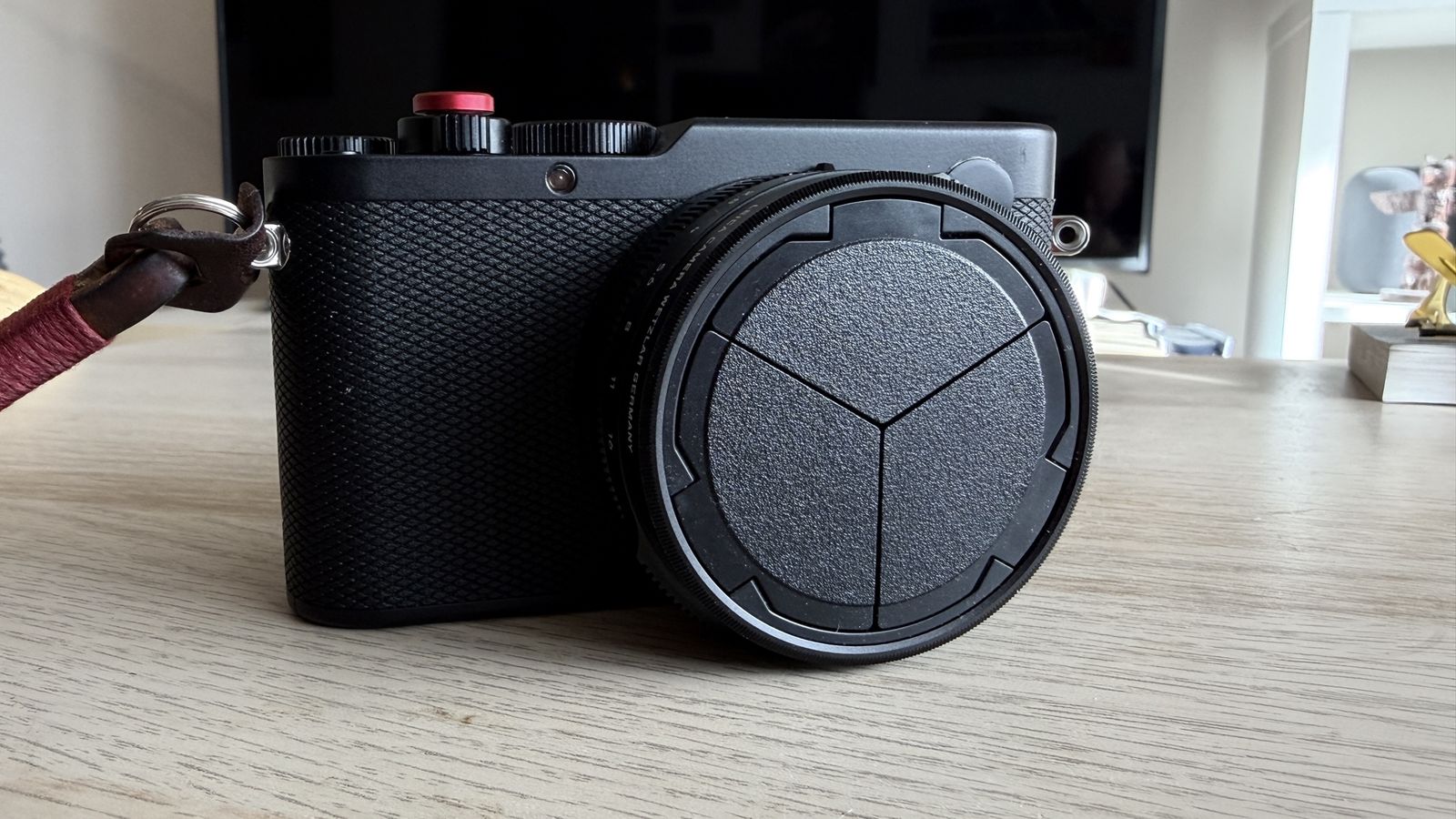 Leica D-Lux 8