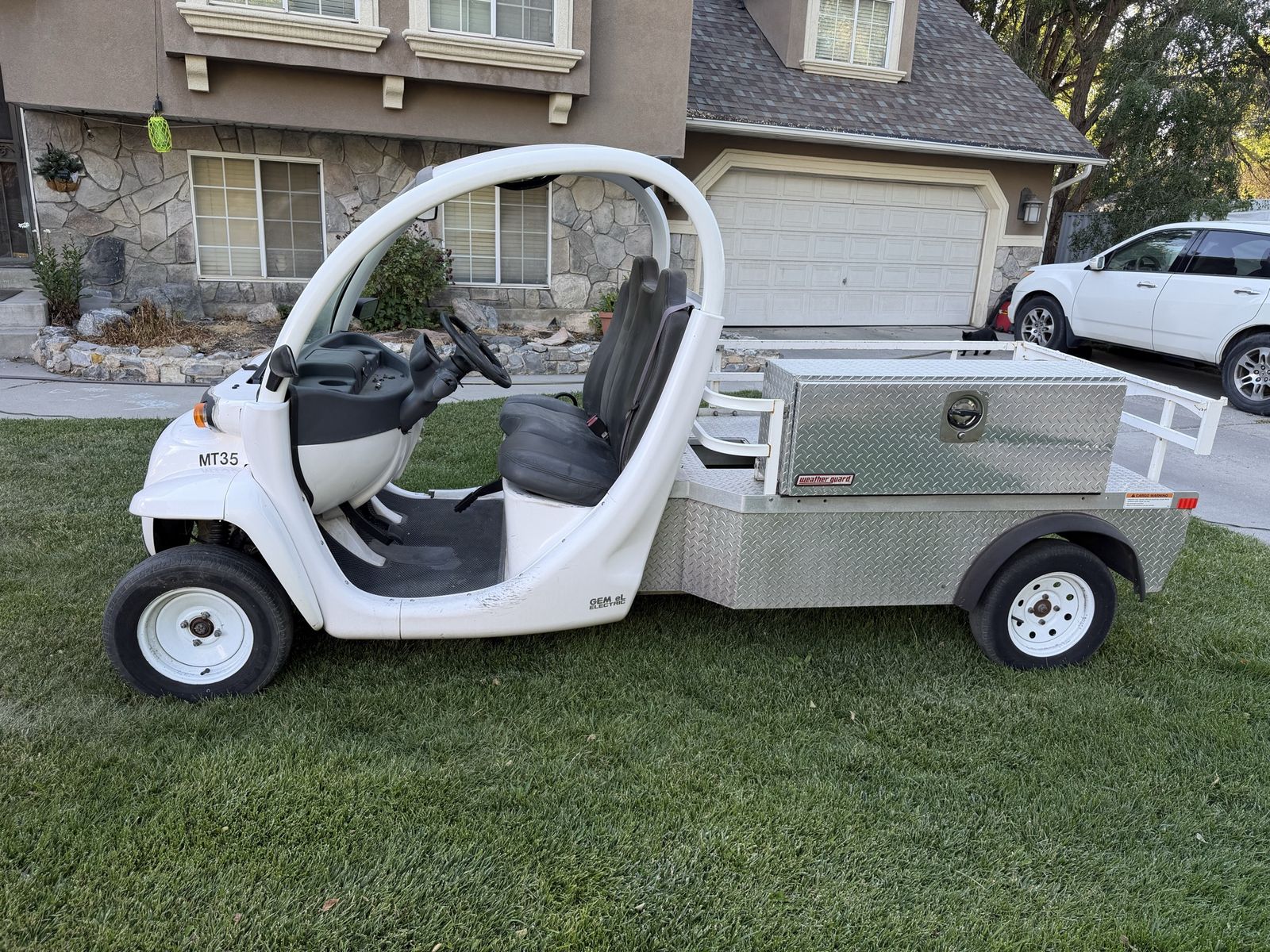 GEM EL White Electric Utility Cart/Golf Cart - Flatbed with Toolbox & drop sides