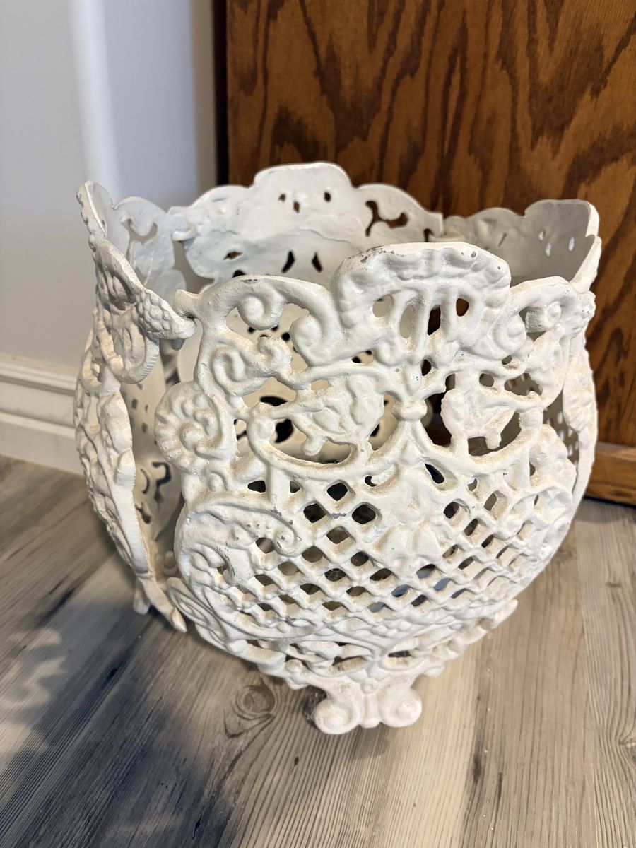 Light Weight Wrought Iron Planter