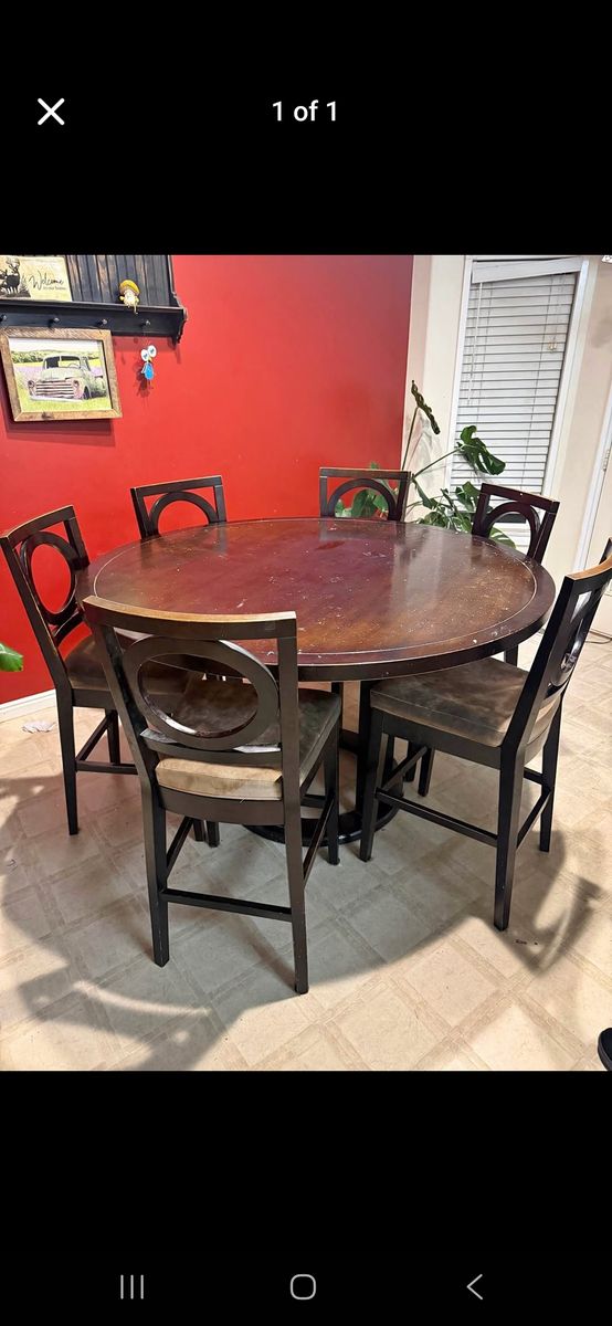Round kitchen table with chairs