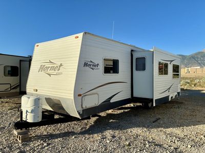 2008 Keystone hornet with a super slide out 28ft