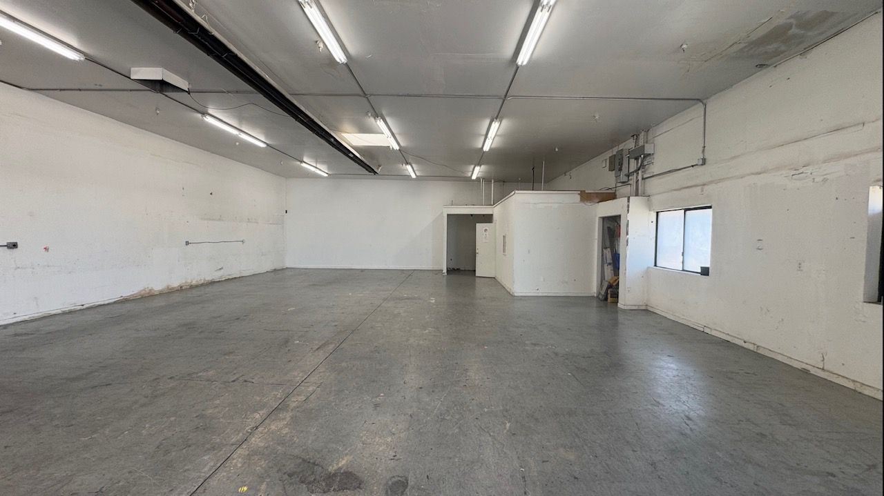 2,800 sq ft Shop Warehouse in Murray for Rent