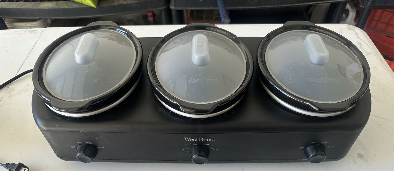 West Bend Triple Slow Cooker Buffet Server 3x 1.5Qt with Lid Rests