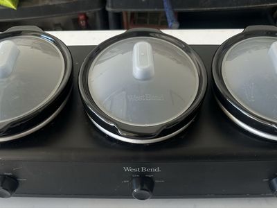 West Bend Triple Slow Cooker Buffet Server 3x 1.5Qt with Lid Rests