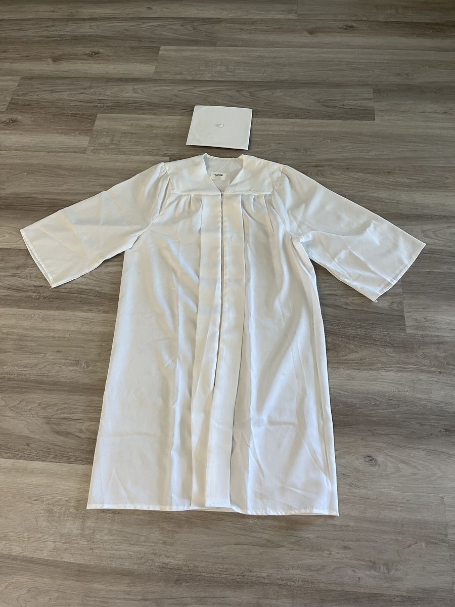 Cap and Gown - the color is White - fits 5'.7 to 5'.9