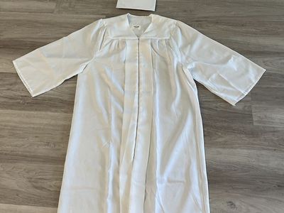 Cap and Gown - the color is White - fits 5'.7 to 5'.9