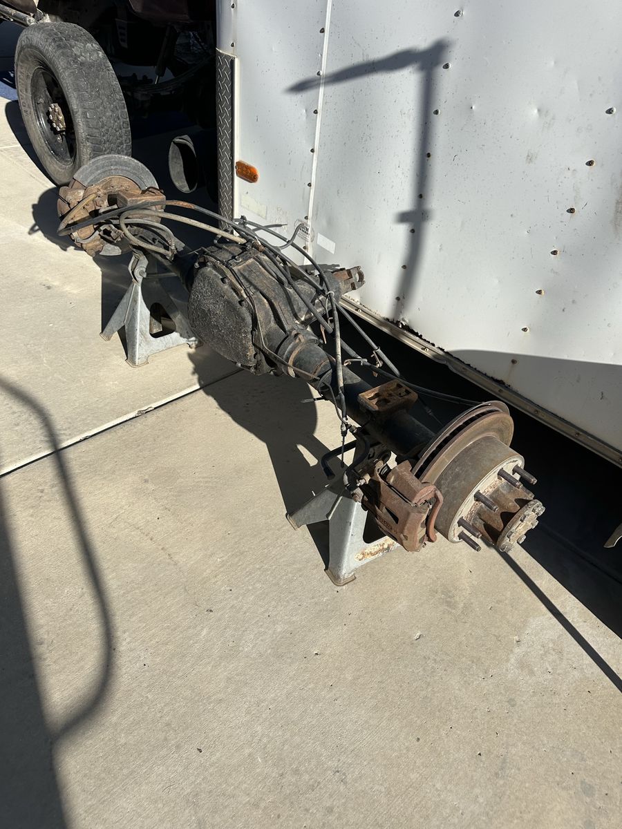 Low mile 99-04 superduty rear axle