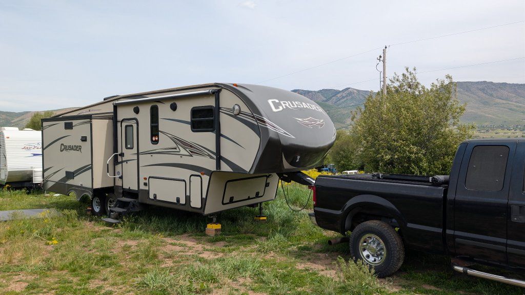 Crusader 2016 315RST Fifth Wheel Travel Trailer