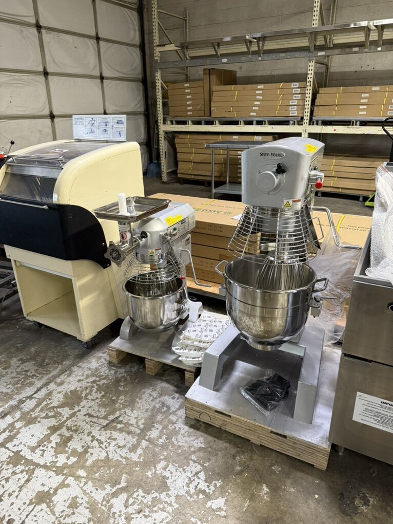 New 30 Quart Bakery Dough Mixer 2 HP 115 Volts all attachment 1 year manufacture warranty