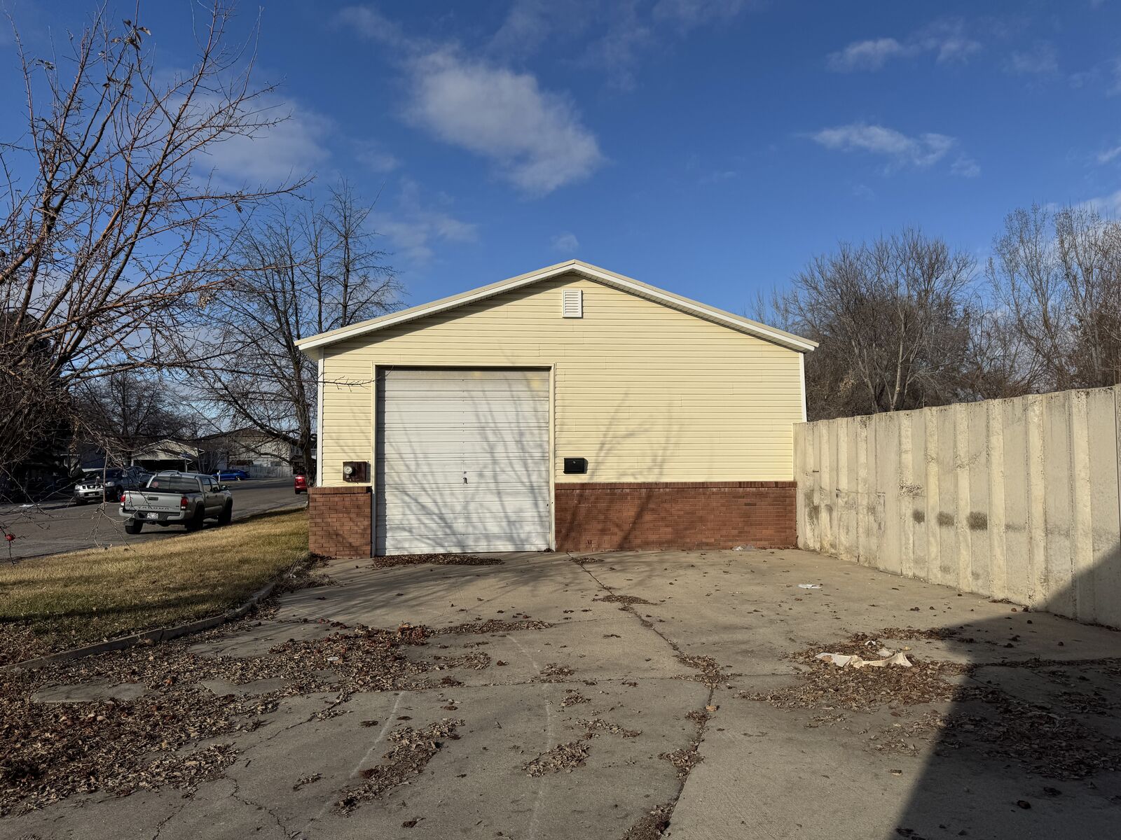 1,700 SF Warehouse Available for Lease - Roy