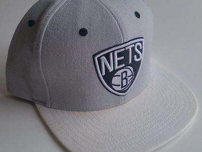 Brooklyn Nets NBA Snapback Flat Brim Hat Gray and White
