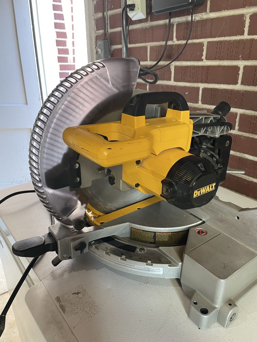 DeWalt DW715 Compound Miter Saw - 12-inch Blade