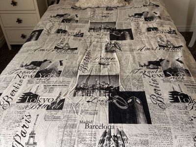 Twin Size Reversible Newspaper City Print Duvet Cover Set Black & White
