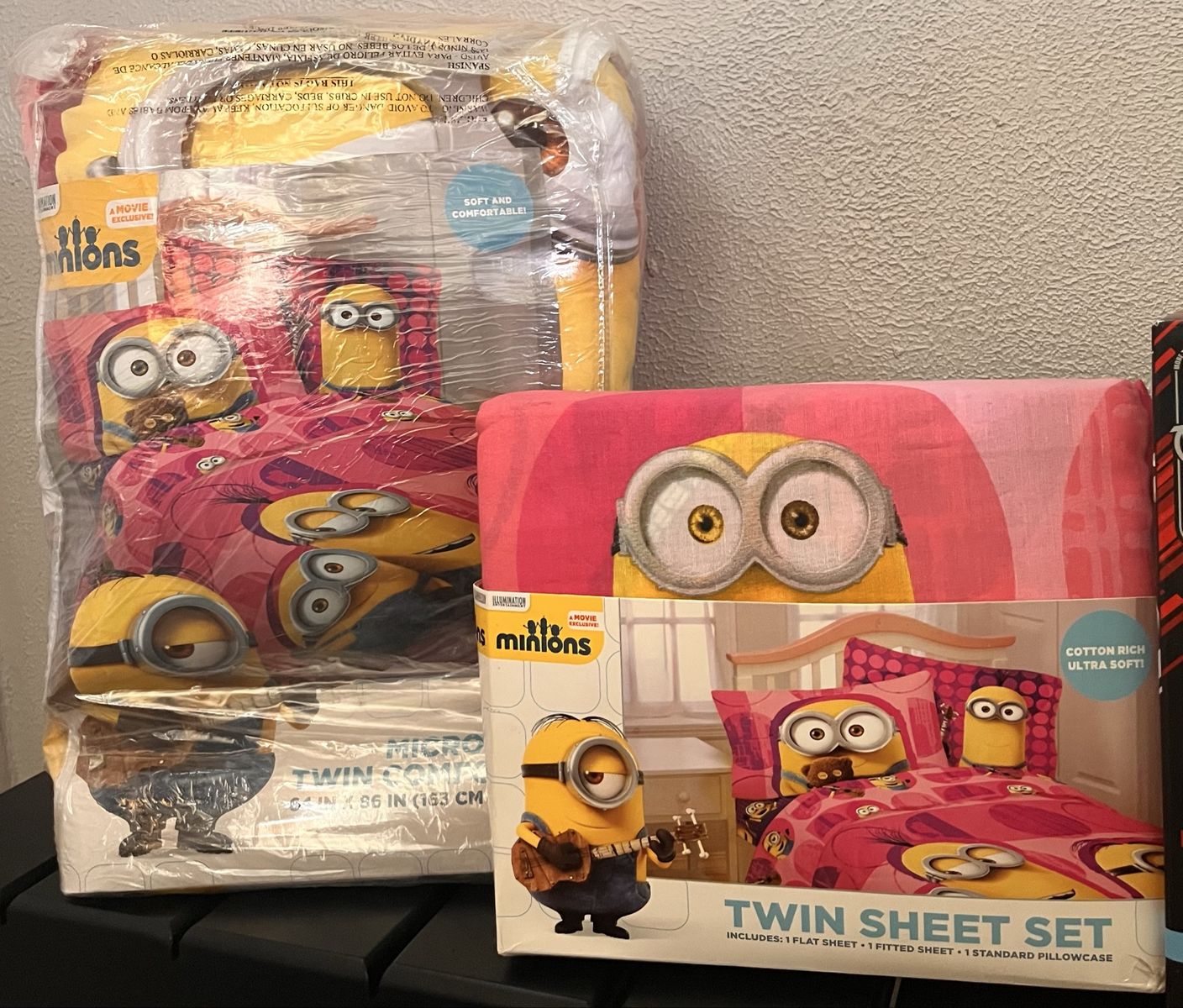 Minions Twin Bedding Set - Microfiber Comforter & Cotton Rich Sheet Set Pink