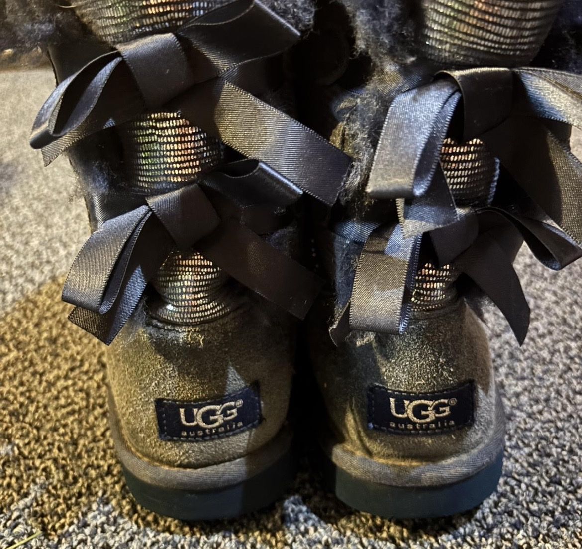 UGG Australia Metallic Blue/Silver Bow Back Boots Size 6 Women’s