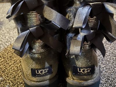 UGG Australia Metallic Blue/Silver Bow Back Boots Size 6 Women’s