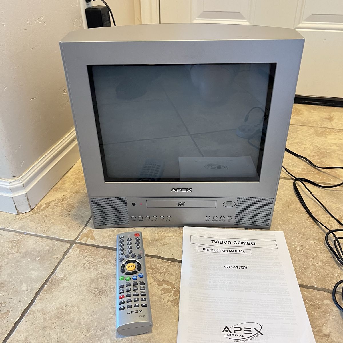 Apex GT1417DV 14-inch CRT TV/DVD Combo with Remote and Manual