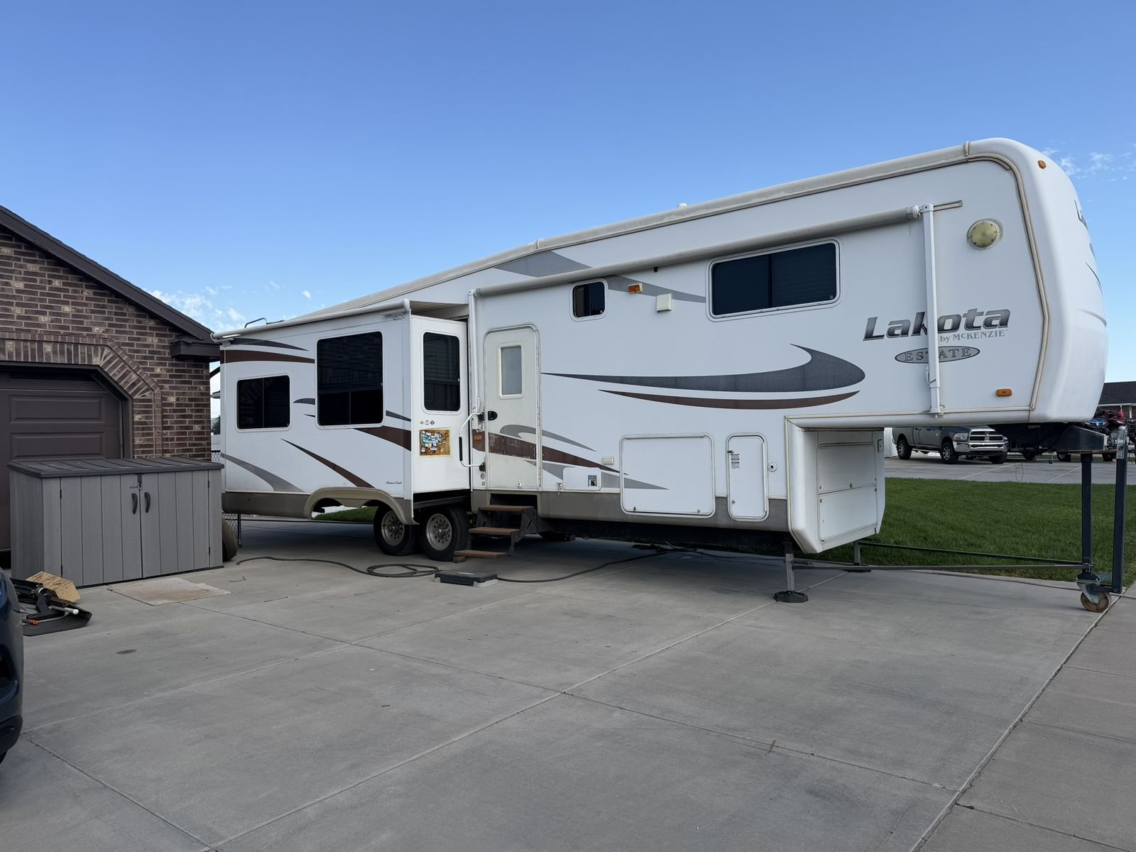 UPDATED: McKenzie 2007 Lakota Estate Fifth Wheel