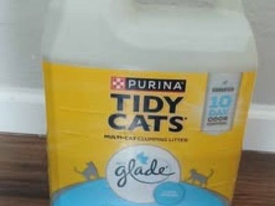 Purina Tidy Cats Multi-Cat Clumping Litter with Glade - Clear Springs scent.