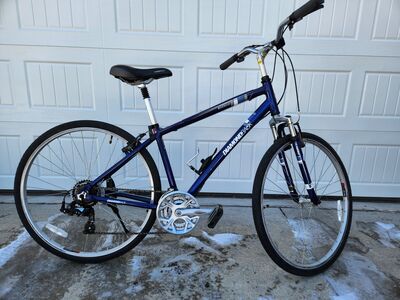 Diamondback Edgewood Comfort Bike, 700c Wheels, Shimano Gears