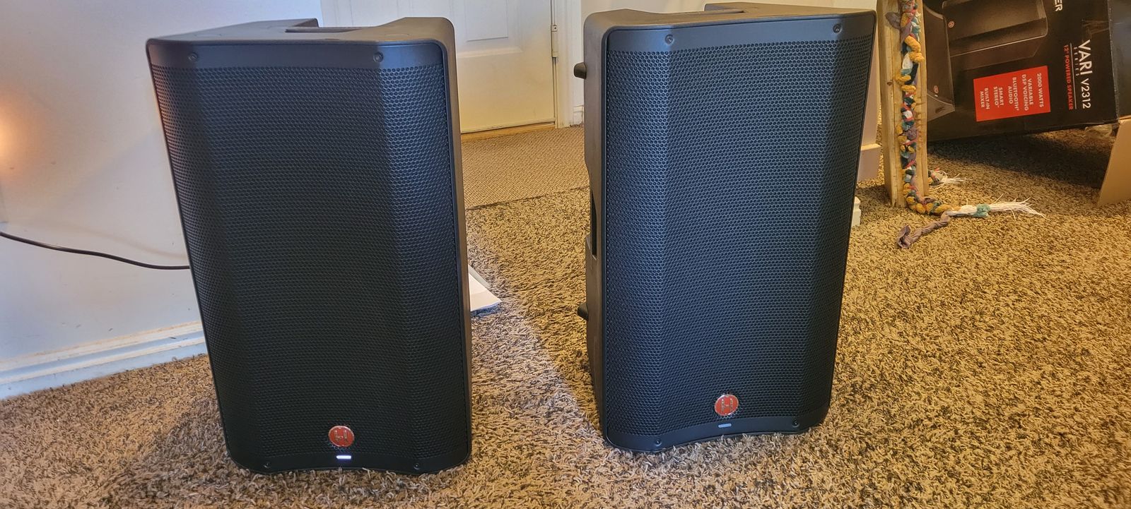 Harbinger 12" powered speakers