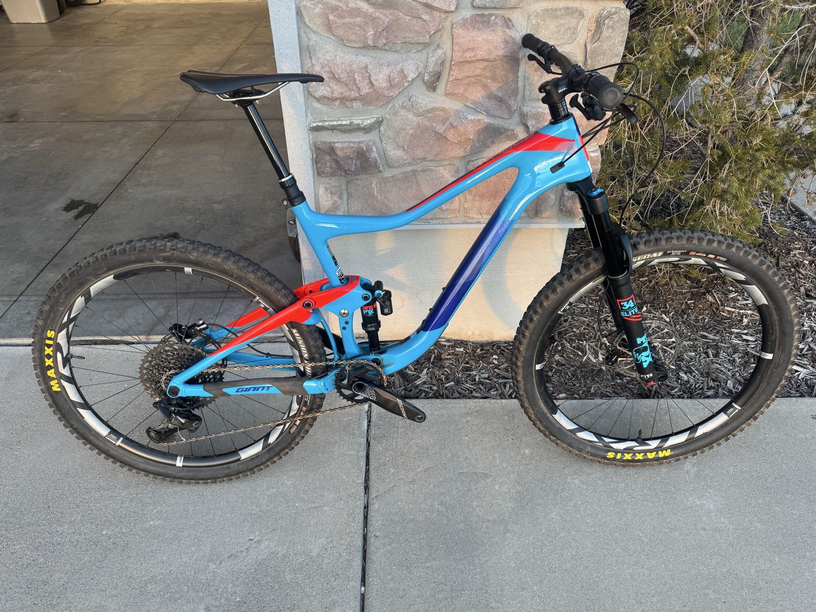Giant Trance Advanced Mountain Bike - great condition