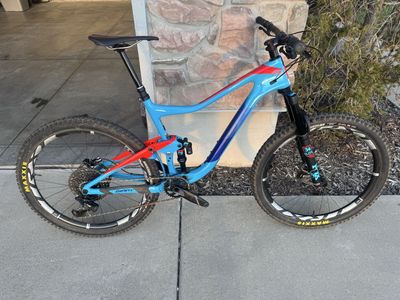 Giant Trance Advanced Mountain Bike - great condition