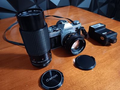 Vintage Canon AE-1 35mm SLR camera with a 50mm f/1.4 lens / Albinar ADG 80-200mm f/3.9 MC Macro Zoom lens & Albinar Thyristor 75