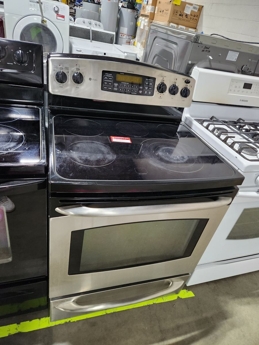 GREAT GE PROFILE STAINLESS STEEL GLASS TOP RANGE! W-CONVECTION OVEN