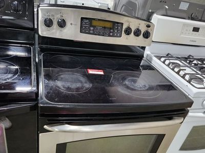GREAT GE PROFILE STAINLESS STEEL GLASS TOP RANGE! W-CONVECTION OVEN