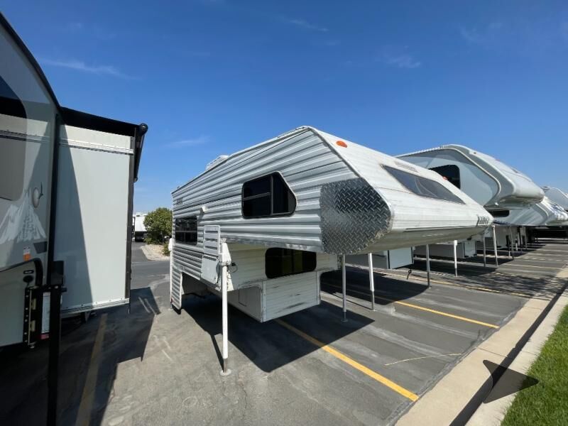 2003 Lance Lance 820