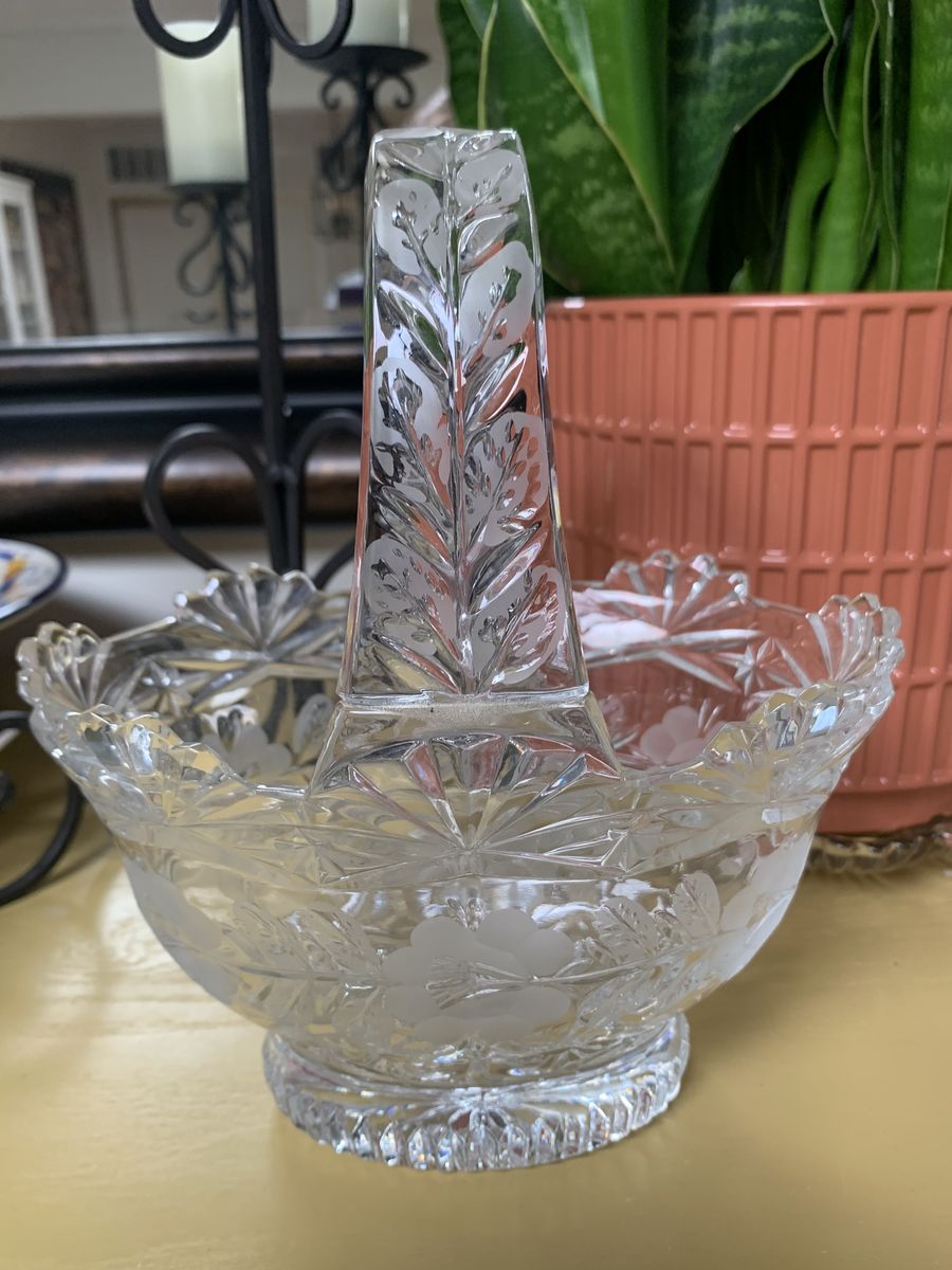 24% Lead Crystal “Medallion Rose” Basket