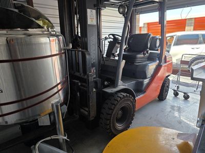 Toyota Forklift Truck 8FGUC25, LP, 4850lb Capacity, Side Shifter