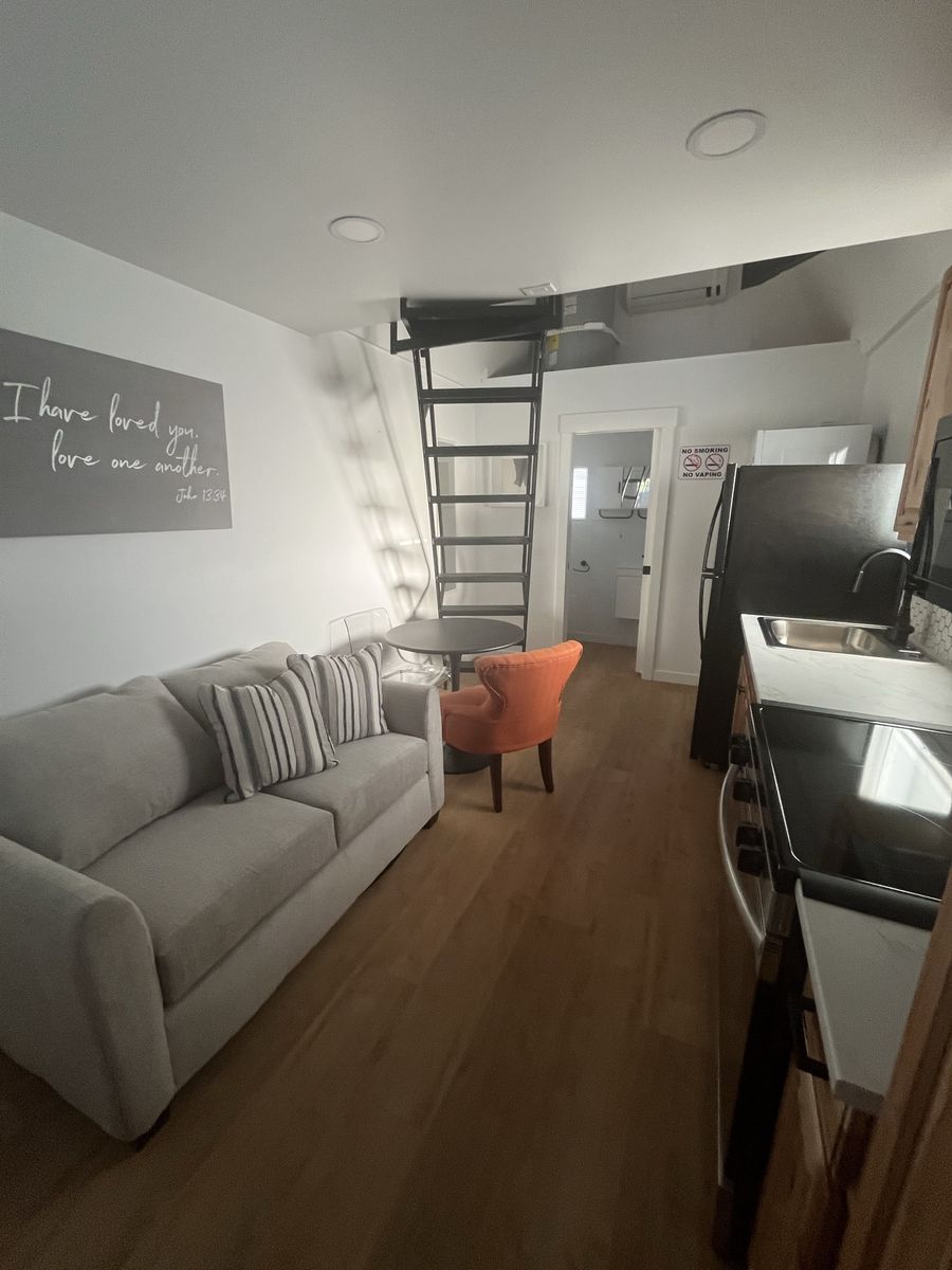 Main image 3