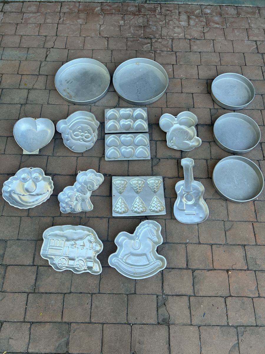 16 Cake Pans