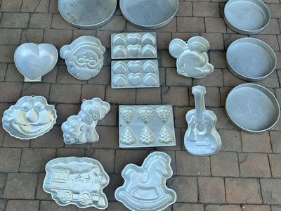 16 Cake Pans