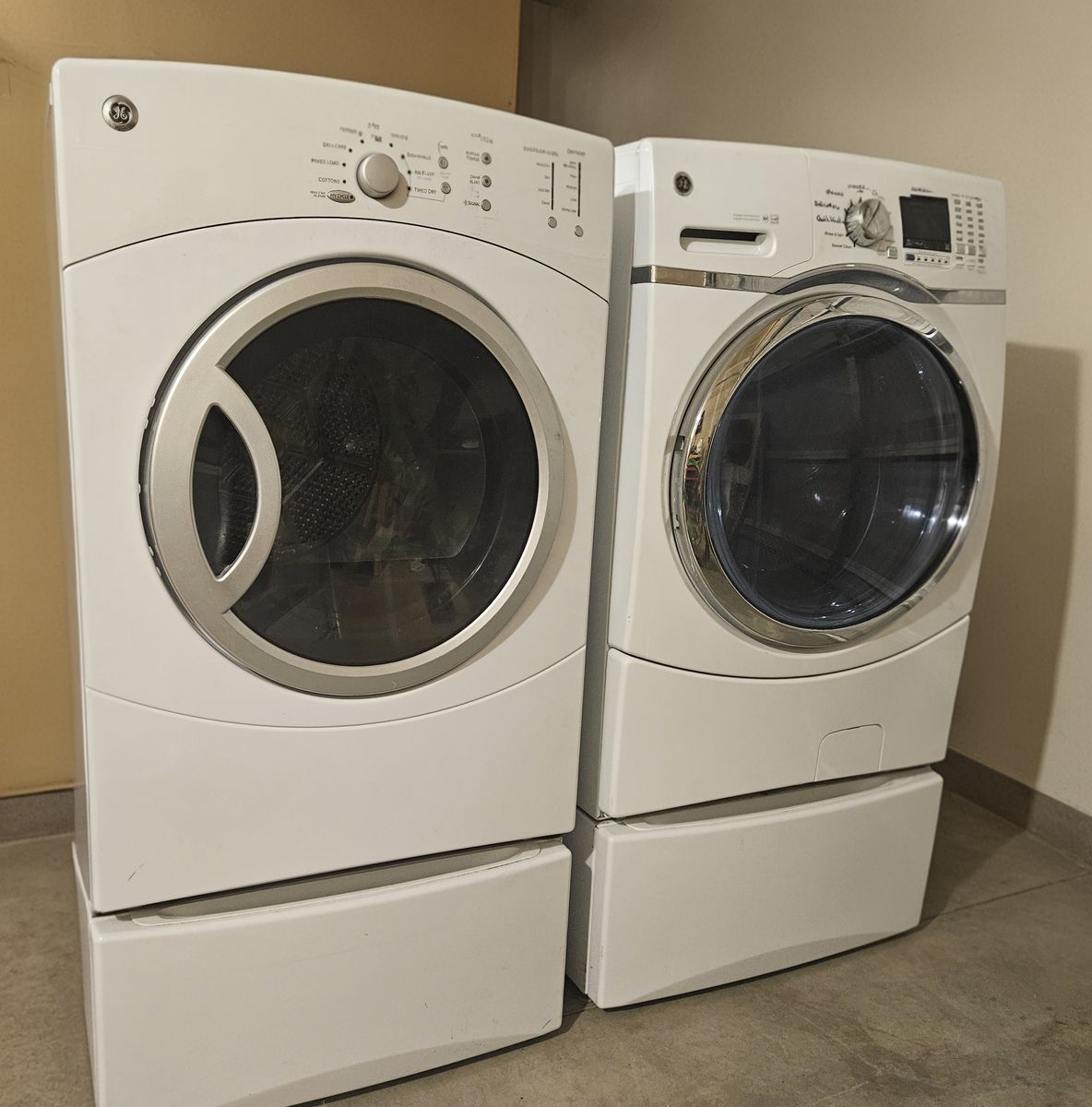Matching GE Electric Washer/Drier Set