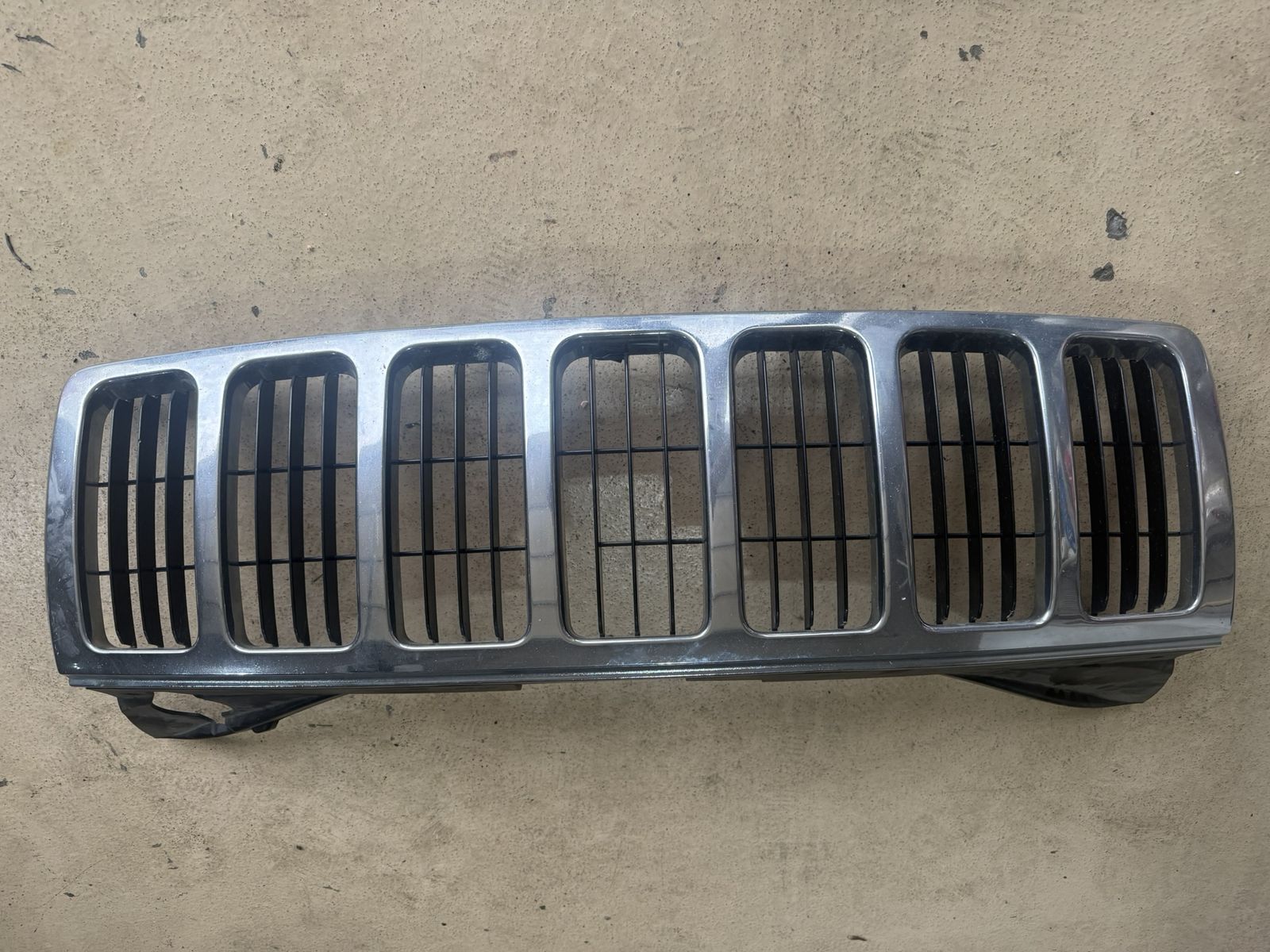 Grand Cherokee Chrome Grill