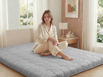 4" Thick ZonLi Japanese Floor Mattress Futon – Like New / Floor Lounger & Guest Bed
