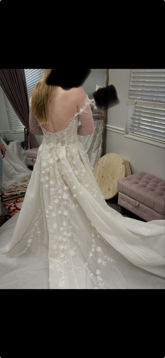 Stunning Floral Applique Wedding Dress with Long Sleeves and Train