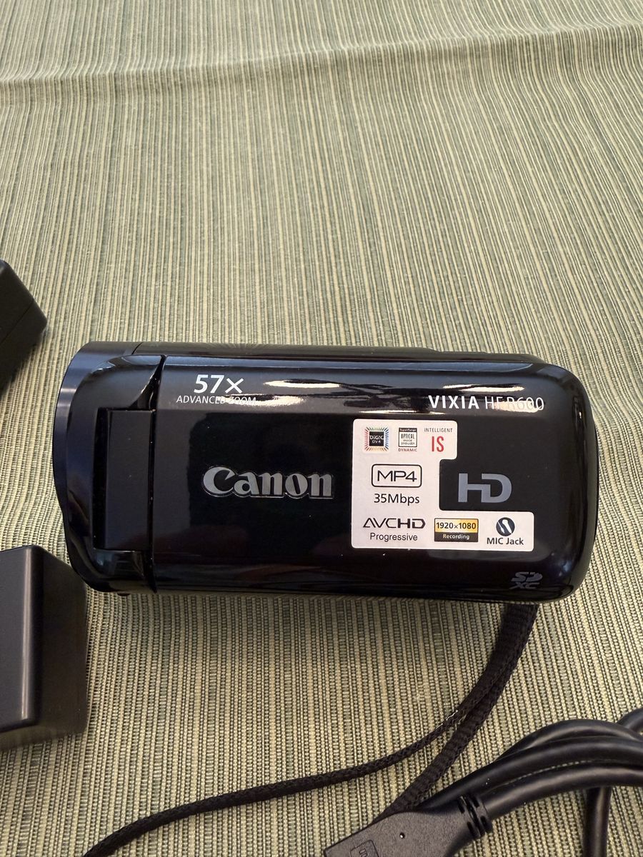 Canon VIXIA HF R600 HD Camcorder 57x Advanced Zoom with Accessories & Manual DVD