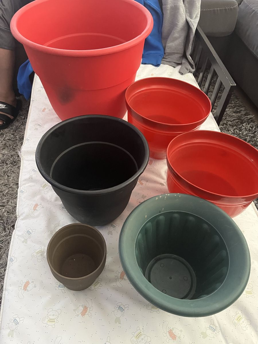 Free pots (Kearns)