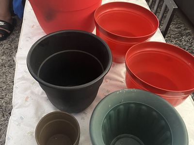 Free pots (Kearns)