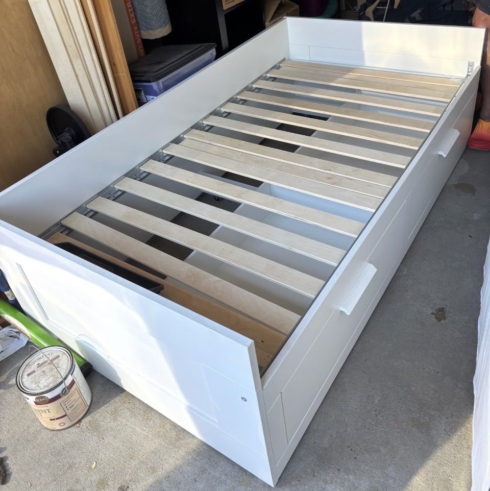 Sturdy bed frame