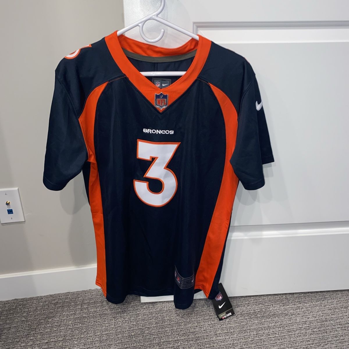 Nike NFL Bronco’s - Wilson #3 Jersey - Large - NEW
