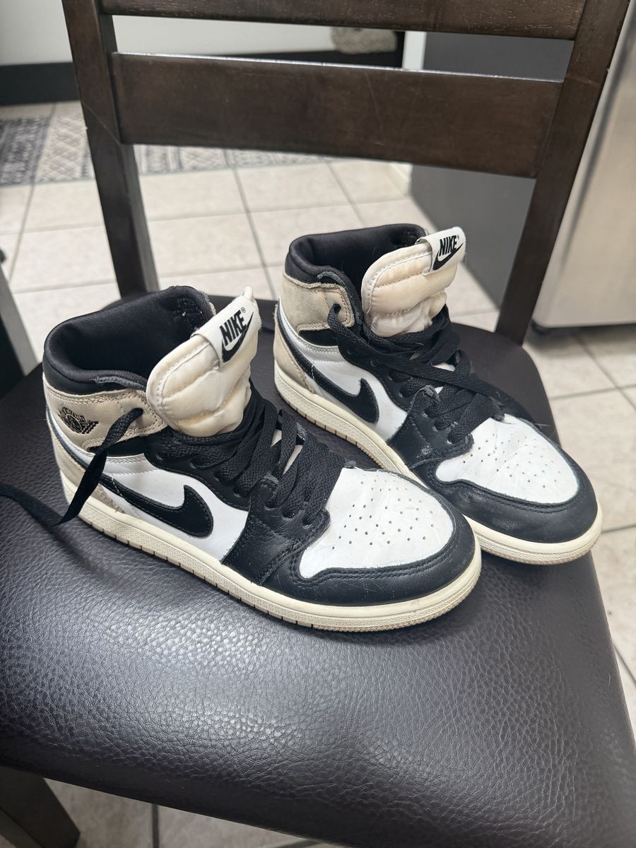 Nike Air Jordan 1 Retro High “OG” latte size 3Y