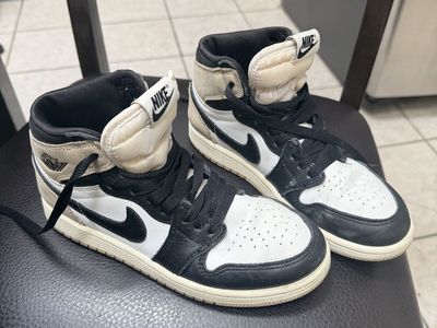 Nike Air Jordan 1 Retro High “OG” latte size 3Y