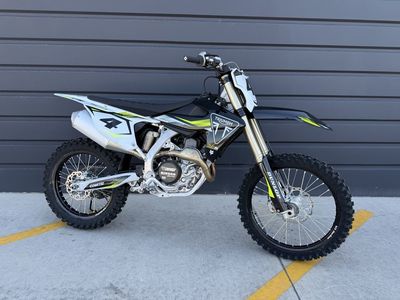 2025 Triumph TF 450-RC Edition Jet Black/Pure White
