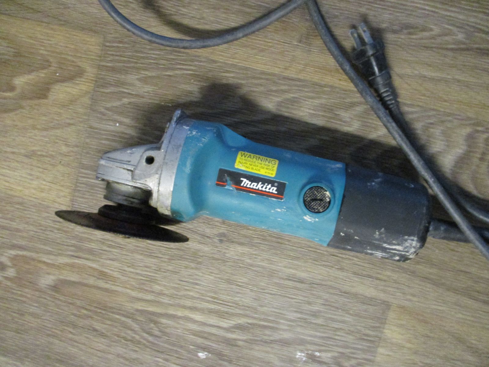 Makita 9527 NB Angle Grinder, Cut Off