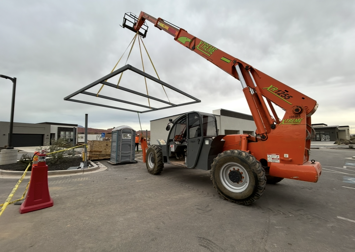 2013 Xtreme XR1255 Telehandler – 12,000 lb – 55’ Reach – Enclosed Cab